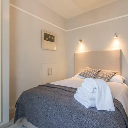Apartment D-6 *
